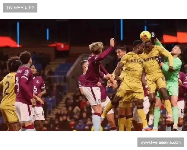 争冠格局一夜突变，阿森纳狂飙突进，曼联切尔西双双刹车